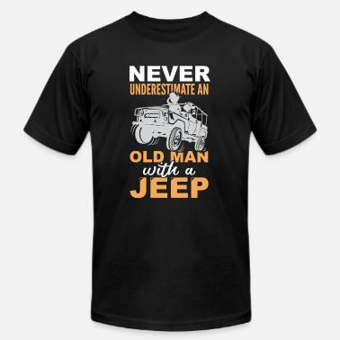 Never underestimate an old man with a jeep' Men's T-Shirt | Spreadshirt